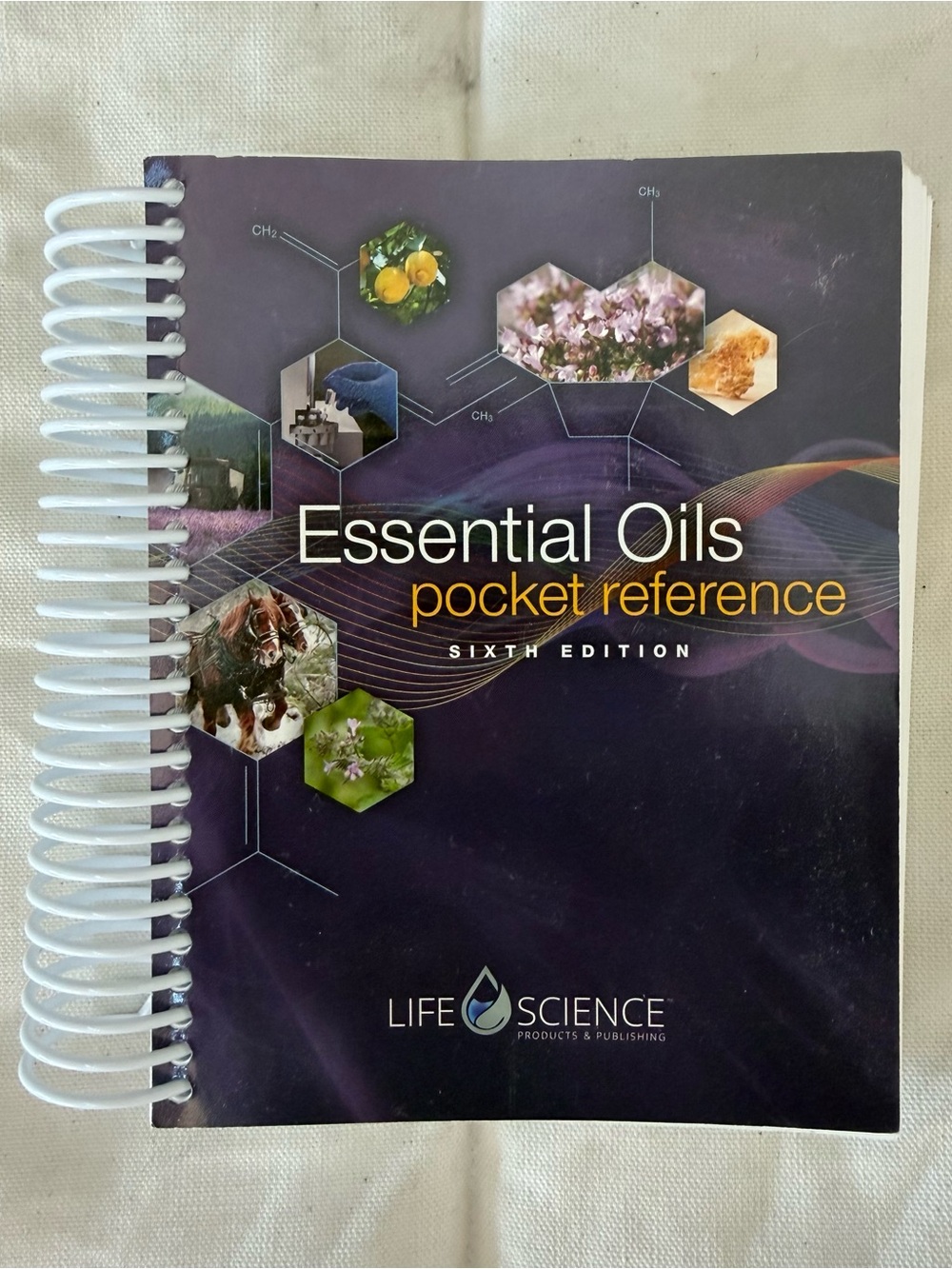 Essential Oils Pocket Reference, 6 Edition